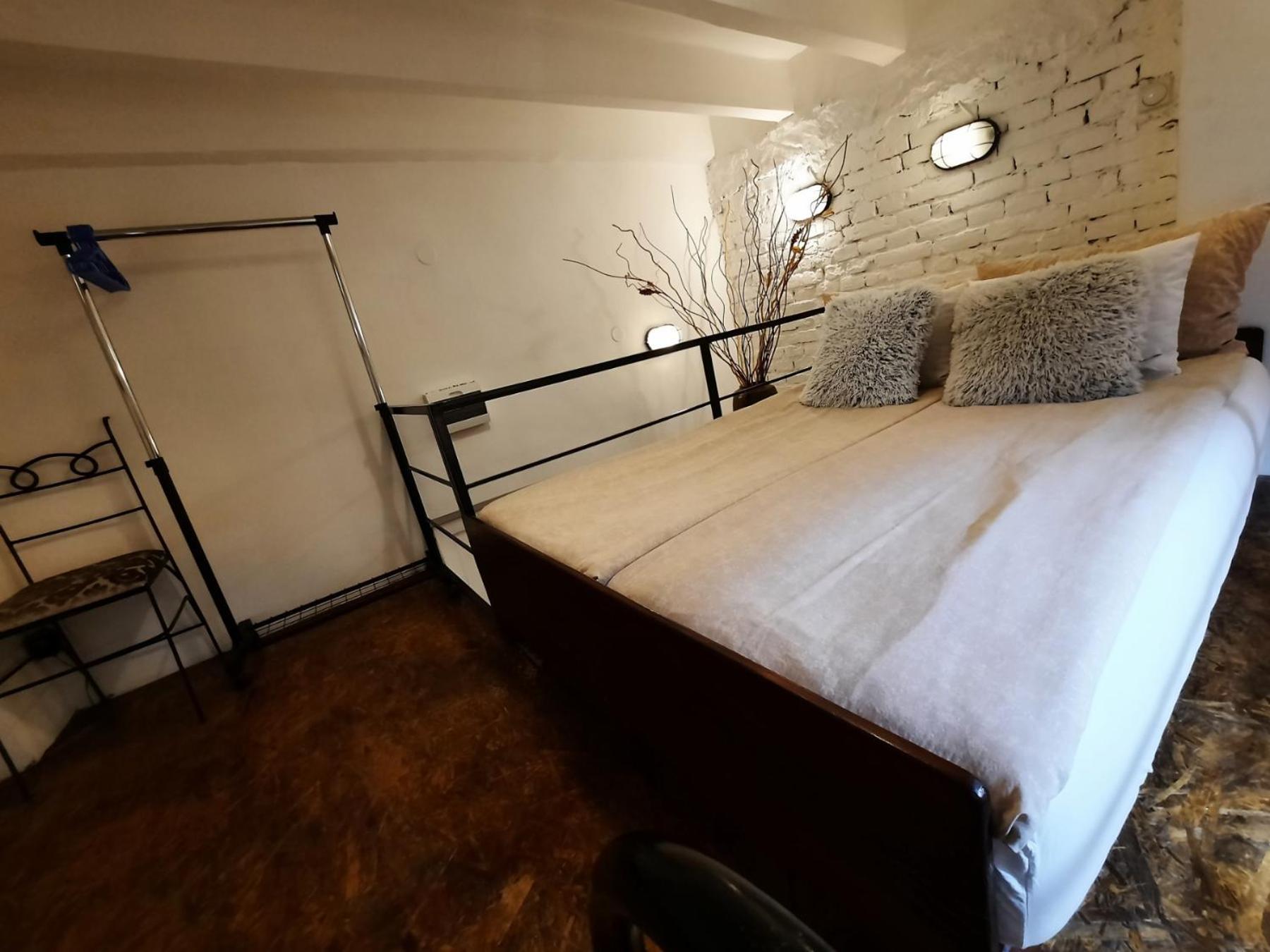 Апартаменты Authentic Belgrade Centre - Split Level Loft With Patio In Courtyard Экстерьер фото