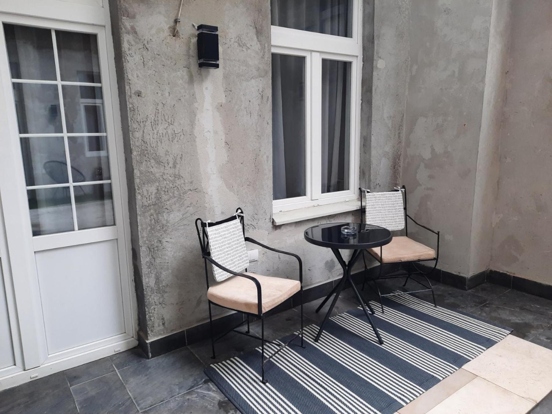 Апартаменты Authentic Belgrade Centre - Split Level Loft With Patio In Courtyard Экстерьер фото